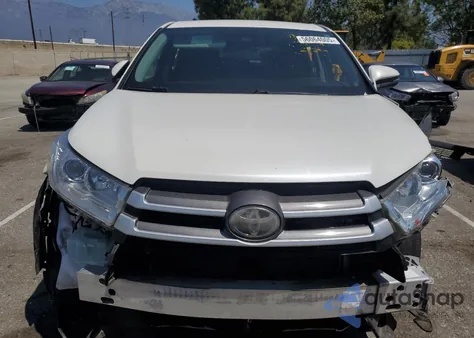 2018 Toyota Highlander Le z USA, uszkodzony, nr VIN 5TDZZRFH0JS287157
